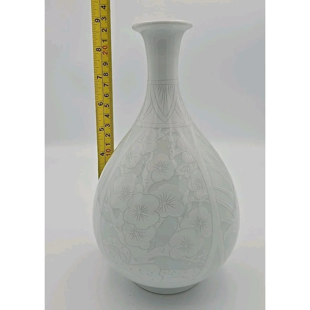 Chinese Porcelain Vases Pair White Glazed‎ Floral Ming Mark Reproduction Decor
